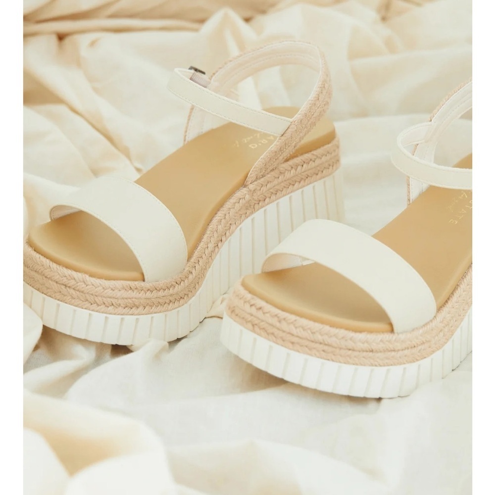 New with tags altard state azzure wedge sandal - Picture 2 of 2